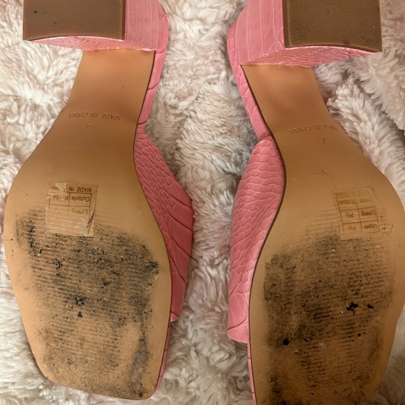 Pink Princess Polly Faux Croc Embossed Pumps 💋 - Picture 4 of 6